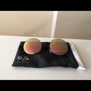 NEW! 🎄Quay round sunglasses